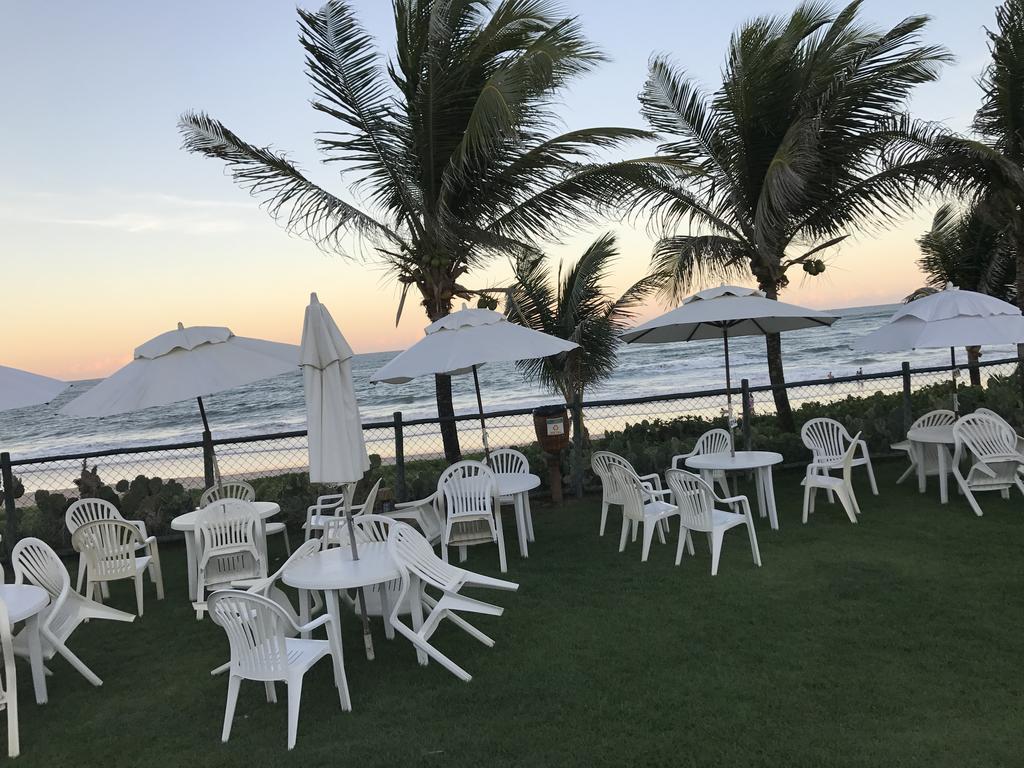 Flat Guarajuba Beira Da Praia Pe Na Areia Exterior foto