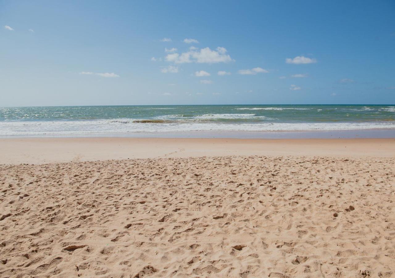 Flat Guarajuba Beira Da Praia Pe Na Areia Exterior foto